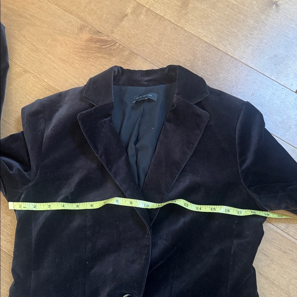 Ann Taylor Classic Black Blazer. Preowned! - Picture 9 of 9